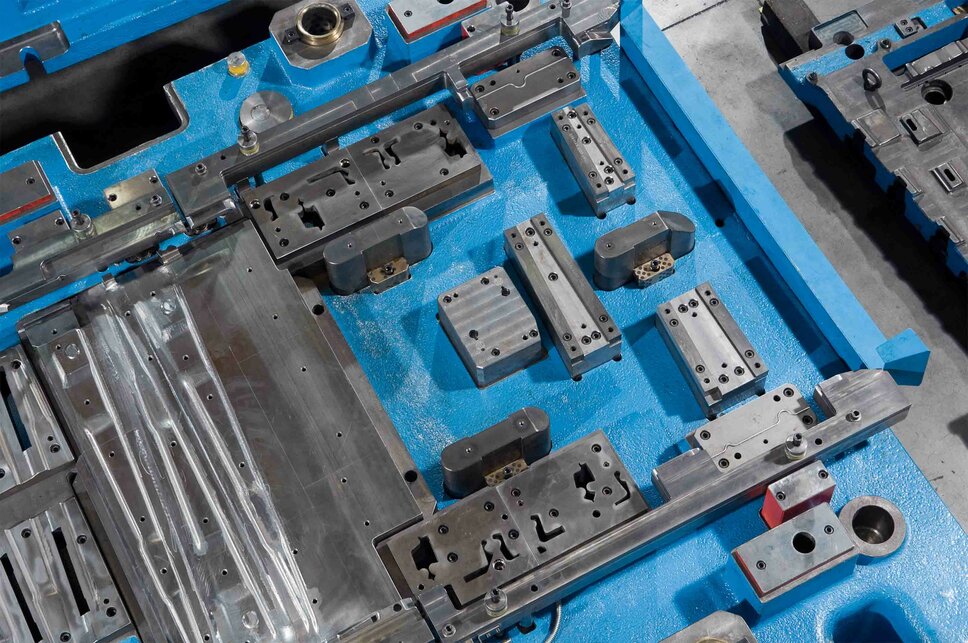 Hochpräzises Platinenschneidwerkzeug mit präzise gefertigten Werkzeugkomponenten für maßgenaue Platinenschnitte und Formplatinen in der Umformtechnik.