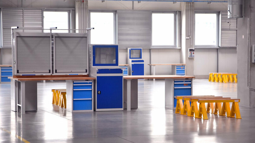 weba Werkzeugbau - Lean Assembly als Schlüssel zur Effizienz Lean-Assembly-Platz bei weba in Olomouc, optimiert für effiziente Montageprozesse, mit klar strukturierten Arbeitsstationen und modernster Ausstattung.