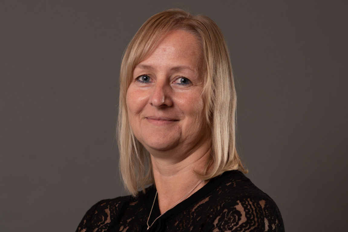 Portrait of Klaudia Weingartsberger, Inside Sales employee at weba, in front of a neutral grey background.